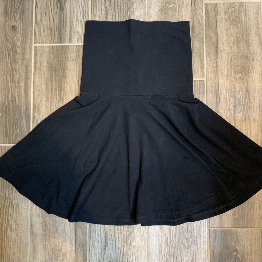 High waisted American Apparel skater skirt. Size M